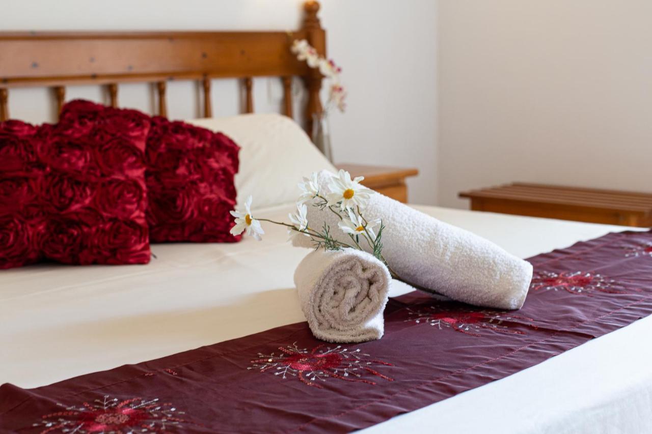 Hostal Yebisah Santa Eularia des Riu Bagian luar foto