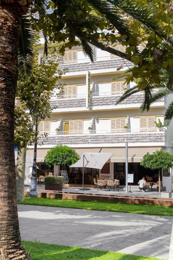 Hostal Yebisah Santa Eularia des Riu Bagian luar foto