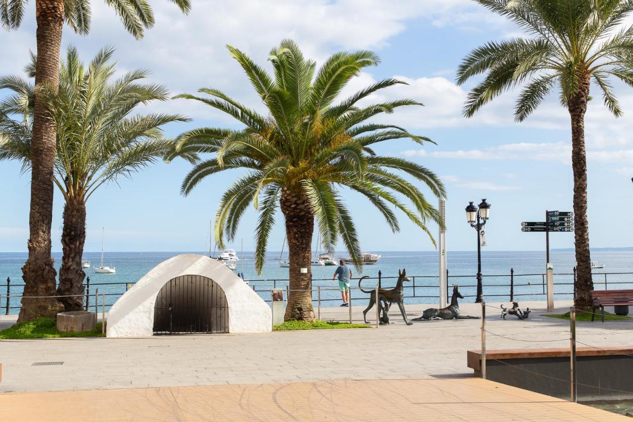 Hostal Yebisah Santa Eularia des Riu Bagian luar foto