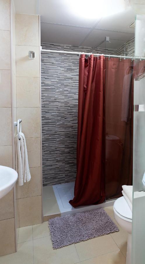 Hostal Yebisah Santa Eularia des Riu Bagian luar foto