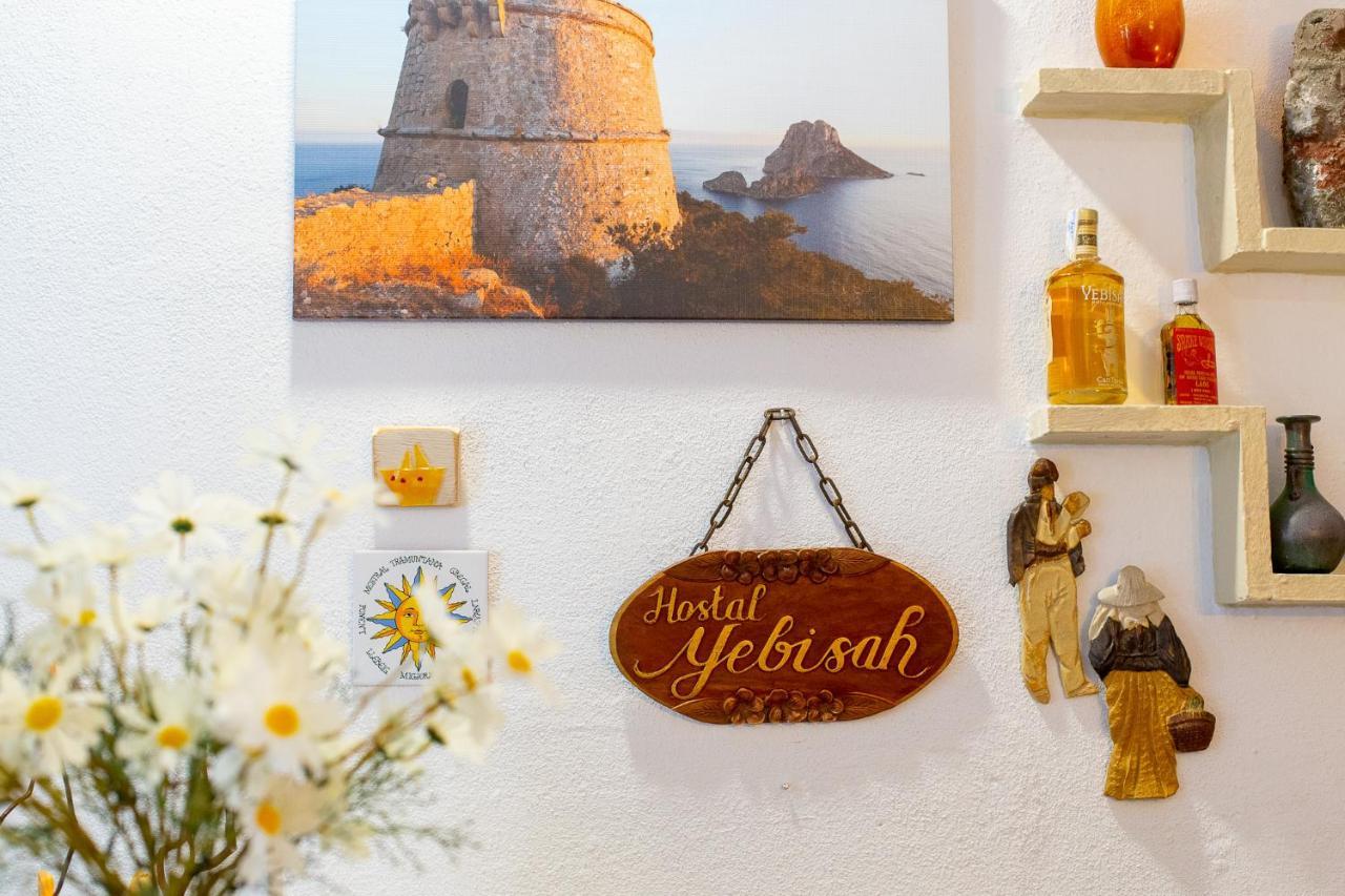 Hostal Yebisah Santa Eularia des Riu Bagian luar foto
