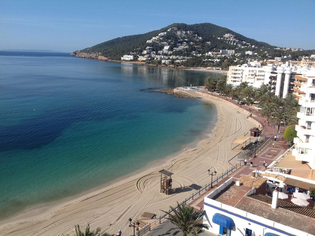 Hostal Yebisah Santa Eularia des Riu Bagian luar foto