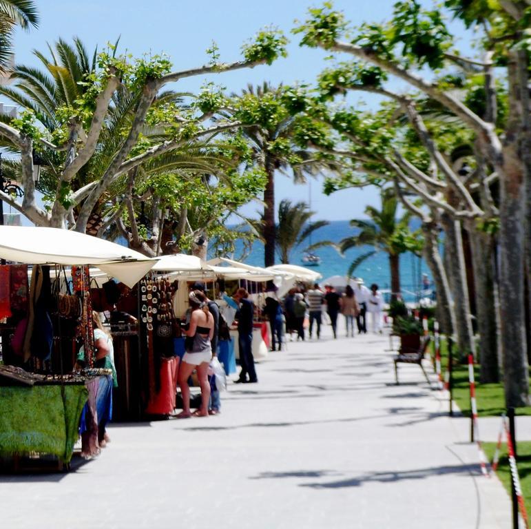 Hostal Yebisah Santa Eularia des Riu Bagian luar foto