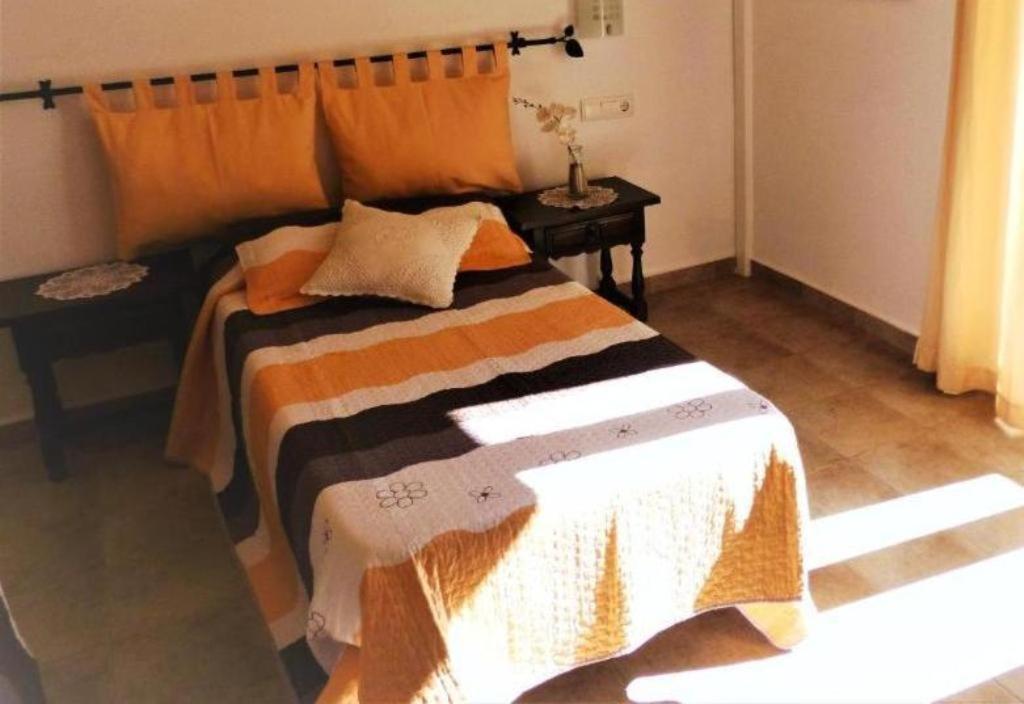 Hostal Yebisah Santa Eularia des Riu Bagian luar foto