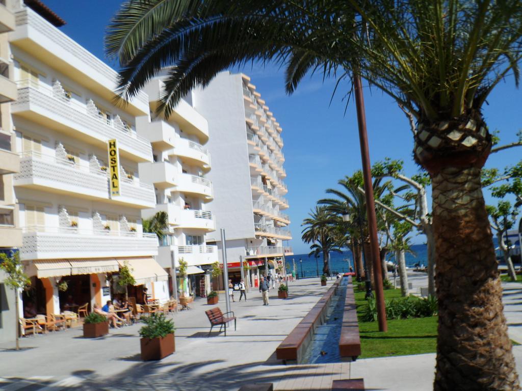Hostal Yebisah Santa Eularia des Riu Bagian luar foto