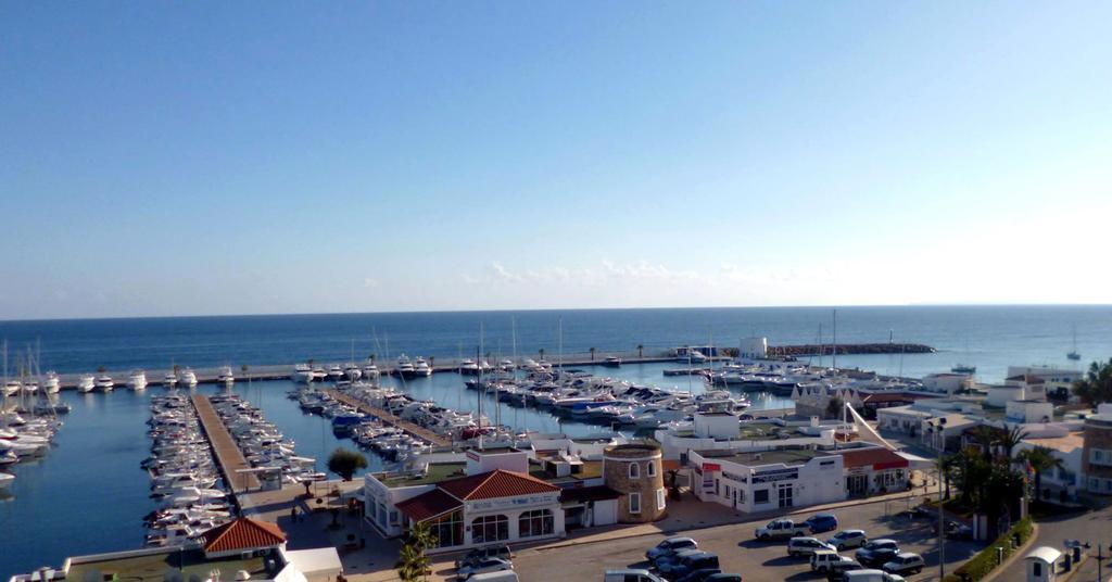 Hostal Yebisah Santa Eularia des Riu Bagian luar foto