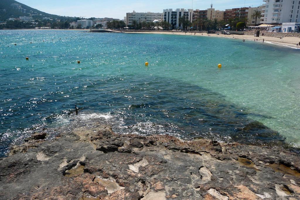 Hostal Yebisah Santa Eularia des Riu Bagian luar foto