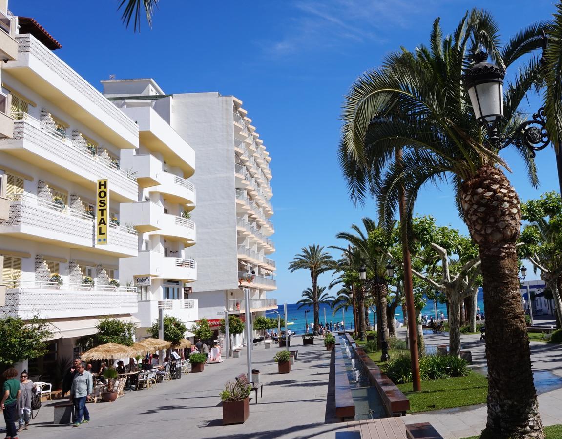 Hostal Yebisah Santa Eularia des Riu Bagian luar foto