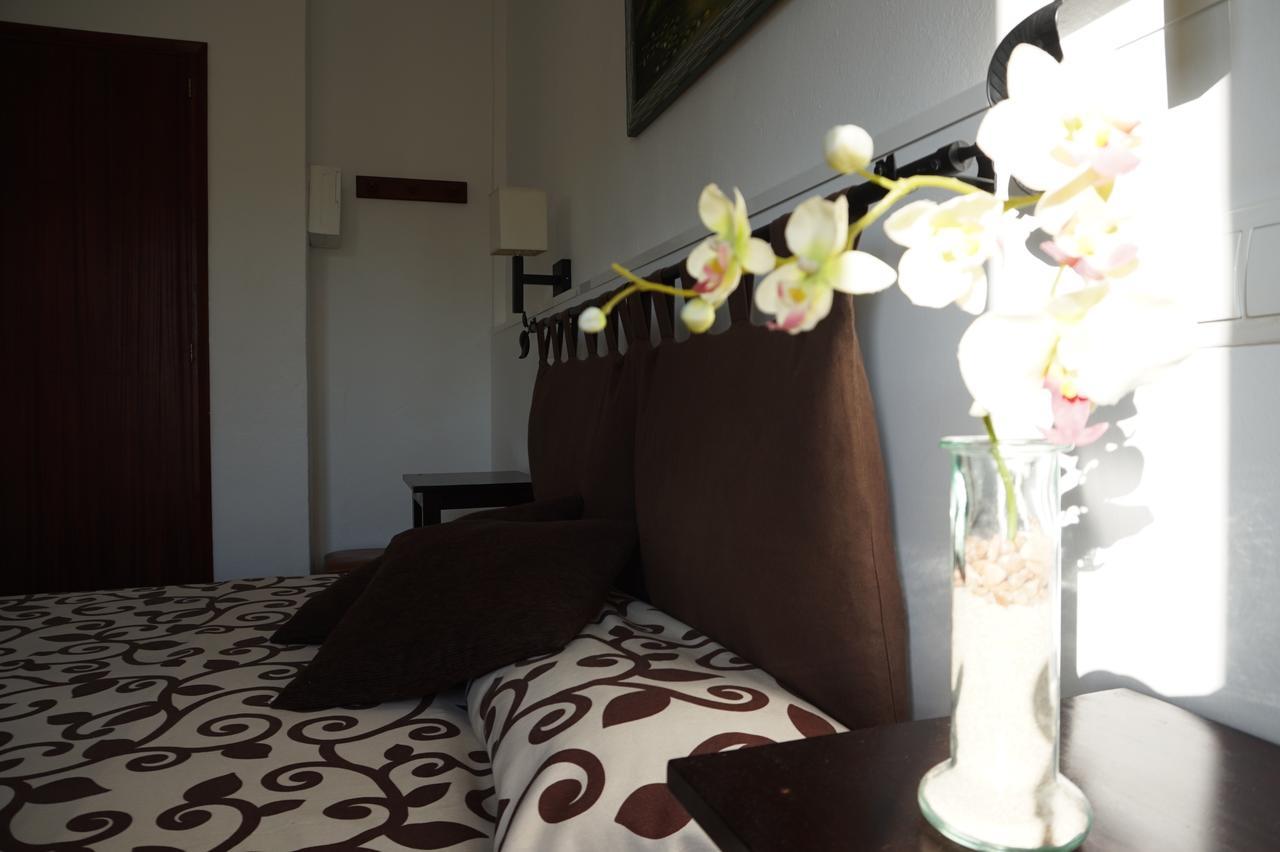 Hostal Yebisah Santa Eularia des Riu Bagian luar foto