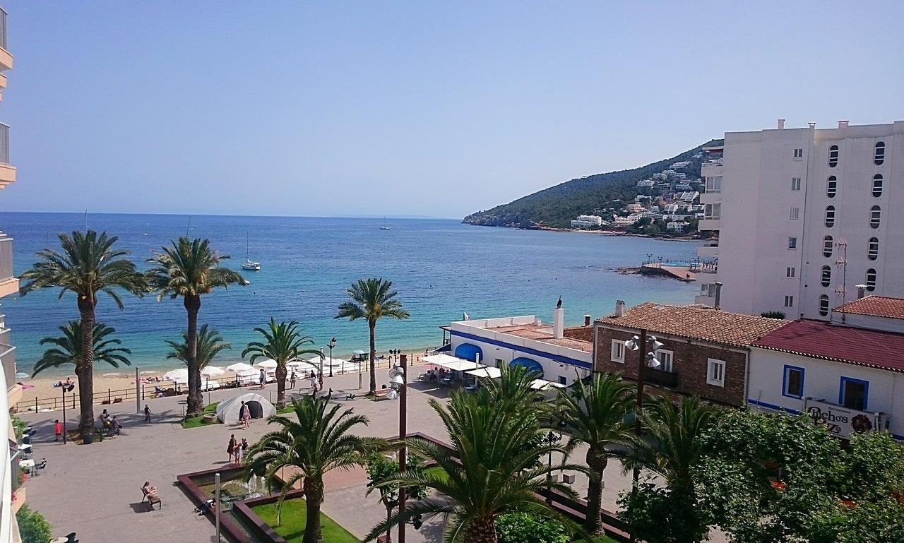 Hostal Yebisah Santa Eularia des Riu Bagian luar foto