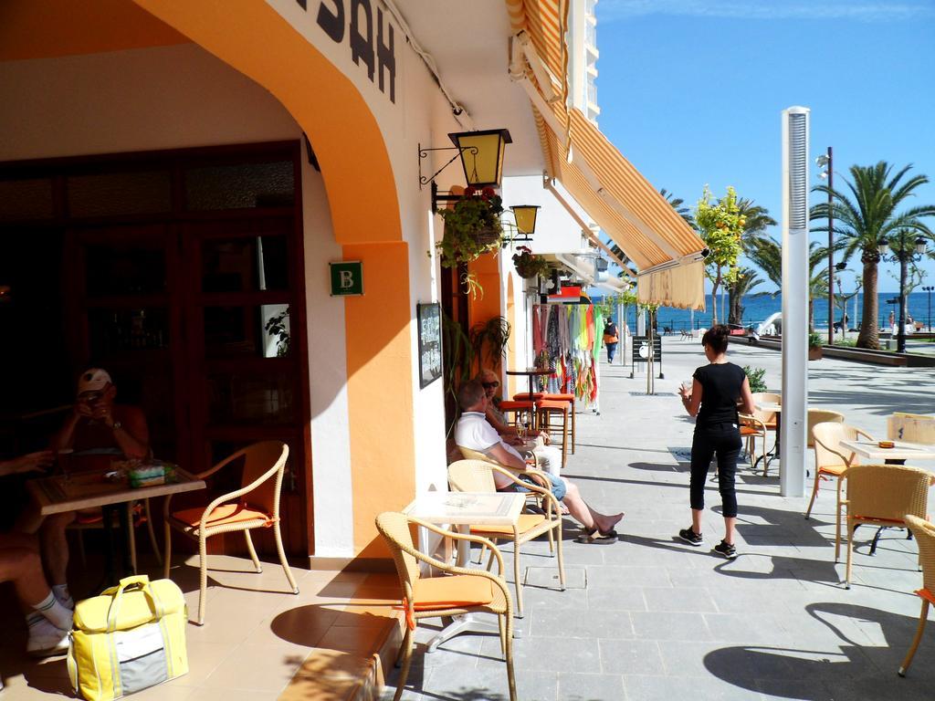Hostal Yebisah Santa Eularia des Riu Bagian luar foto
