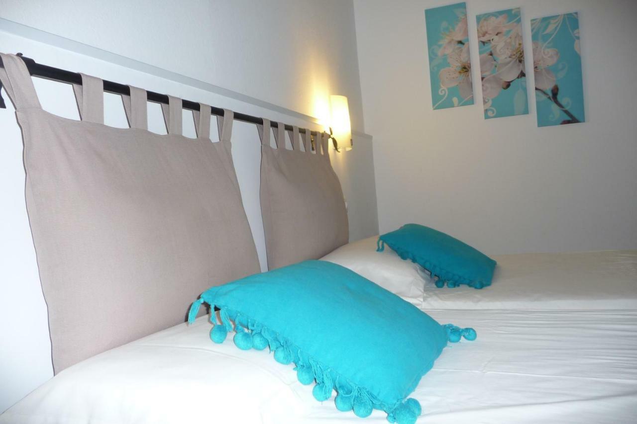 Hostal Yebisah Santa Eularia des Riu Bagian luar foto